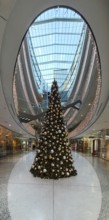 Stilwerk Düsseldorf, interior view, Christmassy decorated elliptical atrium with surrounding