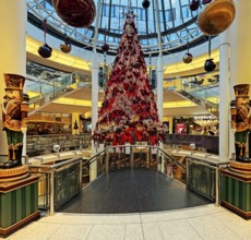 Schadow arcades, elegant shopping center with Christmas decorations and a large Christmas tree