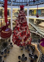 Schadow arcades, elegant shopping center with Christmas decorations and a large Christmas tree