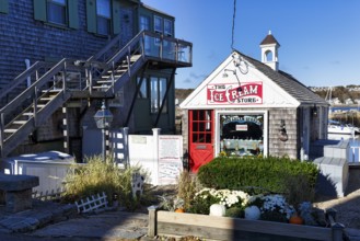 Ice cream shop, ice cream store, weathered wood shingles, traditional architecture, Bearskin Neck