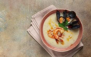 Cream soup, chowder with mussels and shrimp, American cuisine, homemade, no people