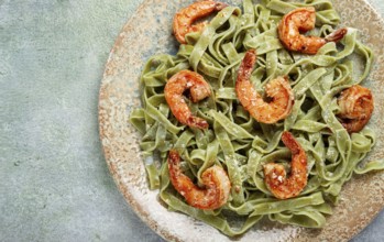 Tagliatelle with spinach, in cream sauce, with shrimp, homemade, no people
