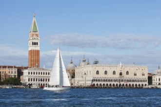 Sailing boat in Bacino San Marco in front of the Piazzetta and the Doge's Palace, San Marco,