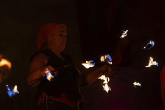 Fakelkranz is moved by woman, Feuer, Raunacht, Winter, Waldburg Castle, Allgäu, Baden-Württemberg,