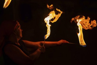Feuerfakel über die Haut, Raunacht, Winter, Waldburg Castle, Allgäu, Baden-Württemberg, Germany