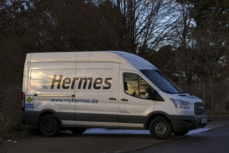 Hermes delivery vehicle, lettering, logo, delivery, parking, parking lot, Stuttgart,