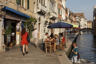 Restaurants on Fondamenta Misericordia, Rio dell Misericordia, Sestiere Cannaregio, Venice, Veneto,