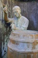 Cooper making wine barrels at the guild fountain by Bonifatius Stirnberg 1983, modern art, bronze