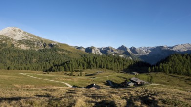 View across the Gotzenalm alpine pasture to the Kahlersberg, Teufelshörner, Hochkönig and
