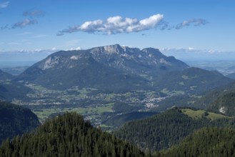 View from the south over Berchtesgaden to the Berchtesgaden High Throne and the Untersberg South