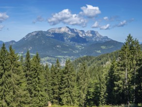 View from the south over Wald and Berchtesgaden to the Berchtesgaden High Throne and the Untersberg