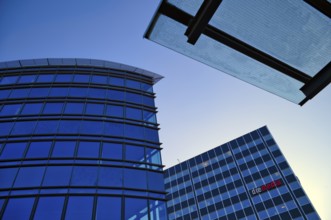 Glass façade, office building, behind Charlotten-Hochaus, also Charlotte, Charlottenplatz,