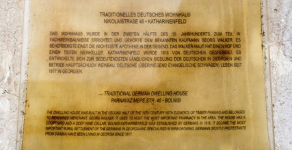 Plaque with inscription about a traditional German residential building and its historical