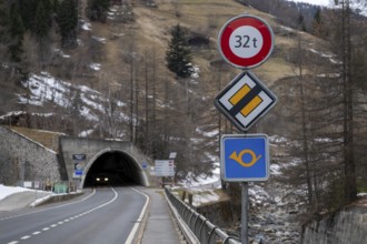 Bergpoststrasse traffic sign, end of main road, 32 tons, Goppenstein, Valais, Switzerland