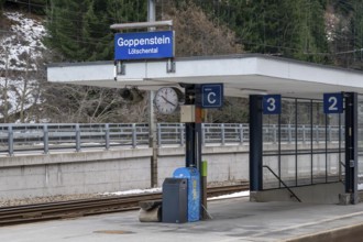 Bahnsteig Goppenstein railway station, Valais, Switzerland
