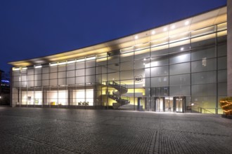 Neues Museum, State Museum of Art and Design, in evening lighting, Luitpoldstr. 5, Nuremberg,
