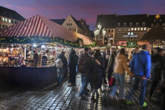 Stalls selling Christmas decorations at the Christmas market in evening lighting, Hauptmarkt,