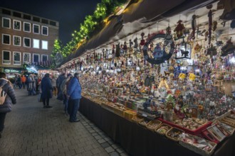 Stand with Christmas decorations at the Christkindlesmarkt, Hauptmarkt, Nuremberg, Middle
