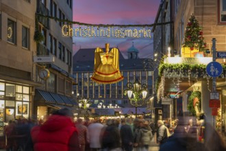 Entrance to Nuremberg Christmas Market in evening lighting, Hauptmarkt, Nuremberg, Middle