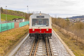 Front view of a train on the rails with landscape in the background, inscription 'Calw', historical