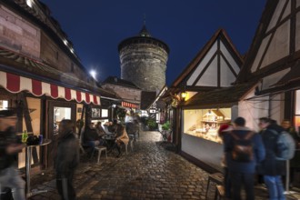 Evening atmosphere in the Handwerkerhof during Advent, the Königstorturm in the back, built around