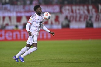 Alphonso Davies Bayern FC Munich FCB (19) Action on the ball Voith-Arena, Heidenheim,