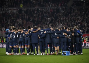 Team building, TSG 1899 Hoffenheim Circle of the team after the end of the game MHPArena, MHP Arena