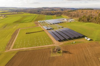 Solar systems that extend far over large fields, energy transition, construction of PV open space,