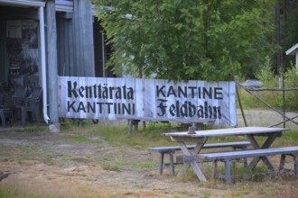 Wooden sign with the inscription Kantine Feldbahn Gedenkstätte Winterkrieg H, Kotiranta,