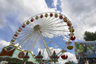 Fairground in Ulm Friedrichsau, folk festival, hustle and bustle, ferris wheel, amusement park,