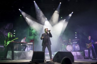 Claudius Dreilich, singer of Karat live on 50 years of KARAT tour in Berlin's Max-Schmeling-Halle