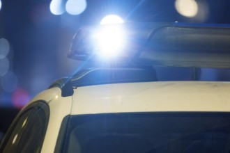 Symbolic image police operation: close-up of a blue light on a police car (digitally reworked)