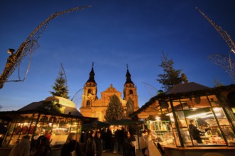 Protestant city church, angel figure, angel motif, people, visitors, baroque Christmas market, blue