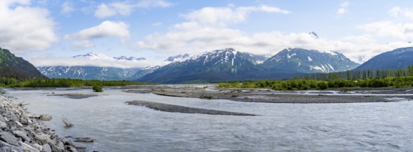 Lowe River, mountainous landscape on Richardson Highway near Valdez, Chugach Mountains, Alaska, USA
