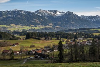 View from Bolsterlang into the Illertal and the mountains of the Allgäu Alps, in the middle of