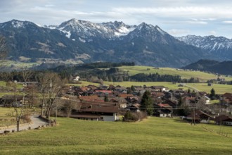 View of Bolsterlang and the Allgäu Alps, in the middle of Entschenkopf, Nebelhorn and Rubihorn,