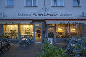 Nostalgic café lit in the evening, opened in 1968, Röthenbach near Schweinau district, Nuremberg,