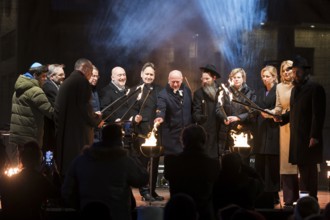 Karsten Dreinhöfer (Chairman of the Margot Friedländer Foundation), Kai Wegner (Governing Mayor of