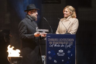 Julia Klöckner (President of the German Bundestag) receives a gift from Yehuda Teichtal (Rabbi of