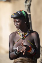 Traditional dance, brightly decorated woman of the Hakaona tribe also Havakona or Hakawona, near