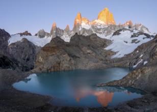 Laguna de los Tres, sunrise, alpine glow, glaciers and glaciers Lake de los Tres, mountains and