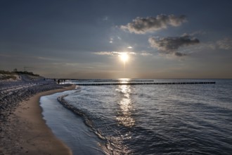 Evening sun on the Baltic Sea beach, Ahrenshoop, Darß, Mecklenburg-Western Pomerania, Germany