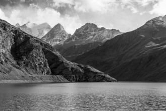 The Lac de Moiry reservoir, in the background the peaks of the Grand Cornier, Tete Blanche and