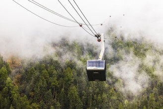 Gondola and cable car line in fog, cable car from Grimentz to the Espace Weisshorn summit station,
