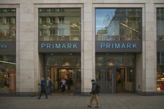 Façade, entrance to the Primark department store chain, pedestrian zone, passers-by, Königsstraße,