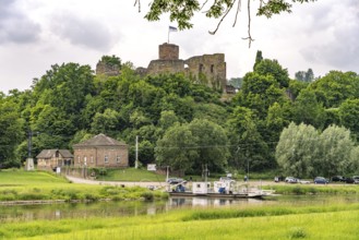 Weser ferry and the ruins of the castle in Polle, Samtgemeinde Bodenwerder-Polle, Lower Saxony,