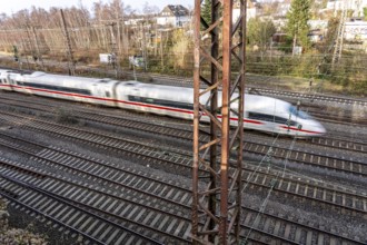 ICE on the route east, in front of Essen Central Station, long-distance traffic, North