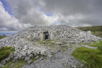 Megalith graves of, Carrowkeel, Templevanny, County Sligo, Ireland