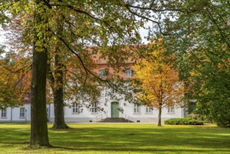 Wiepersdorf Castle of the von Arnim family in autumn, Wieperdorf, Fläming, Brandenburg, Germany