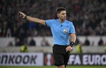 Referee Referee Marian Barbu (ROU) Gesture Gesture Europa League, MHPArena, MHP Arena Stuttgart,